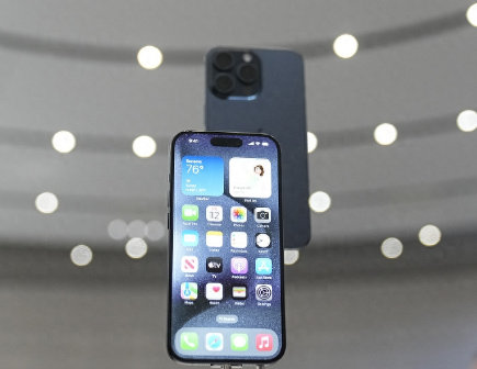 于都Apple维修站分享买iPhone15还是华为Mate60 